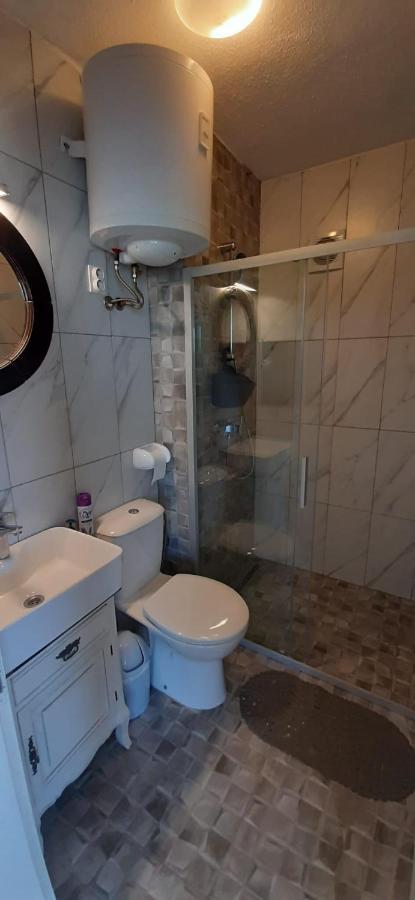 Apartment Mezaroca Рогозниця Екстер'єр фото